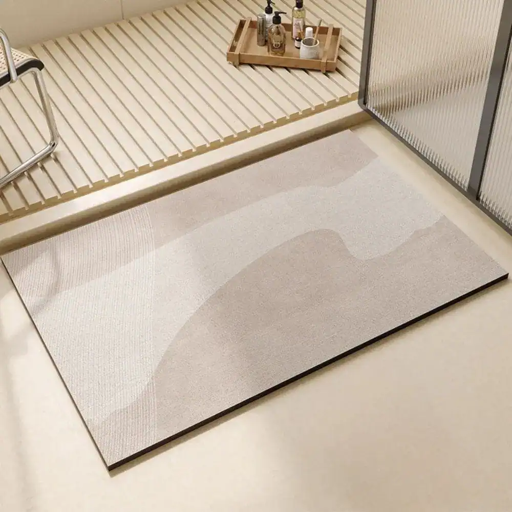 Übergroße Badematte mit modernem Muster und schlichter Optik für Badezimmer.