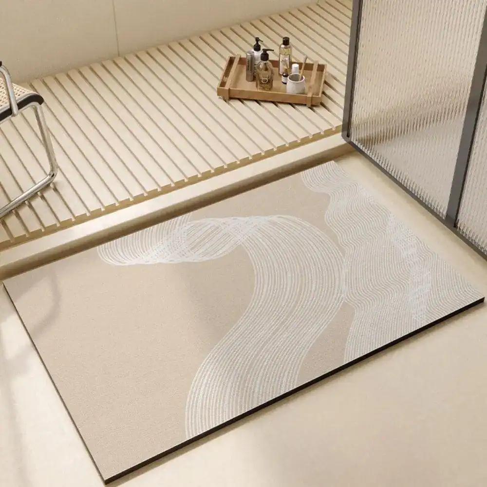 Übergroße Badematte mit modernem Wellenmuster für stilvolles Badezimmer.