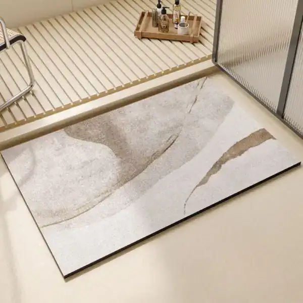 Übergroße Badematte mit modernem Marmor-Design für stilvolle Badezimmer.