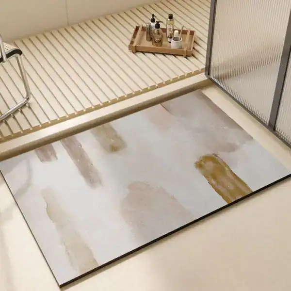 Übergroße Badematte mit abstraktem Design für moderne Badezimmer.