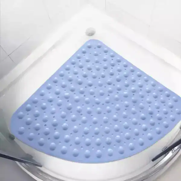 Viertelkreis Duschmatte blau mit rutschfesten Punkten für Dusche.