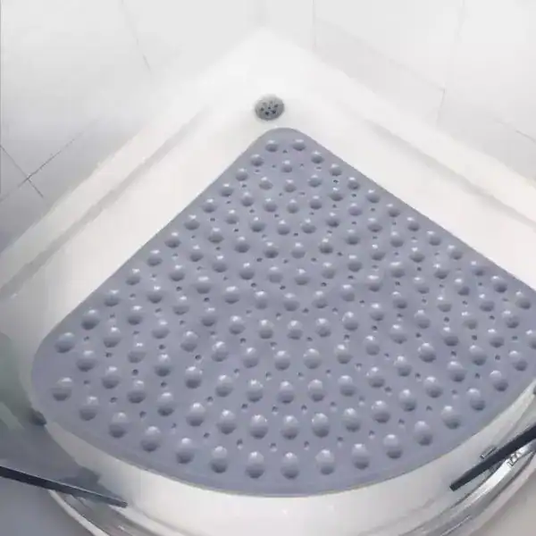 Viertelkreis Duschmatte mit rutschfesten Punkten für Dusche und Bad.