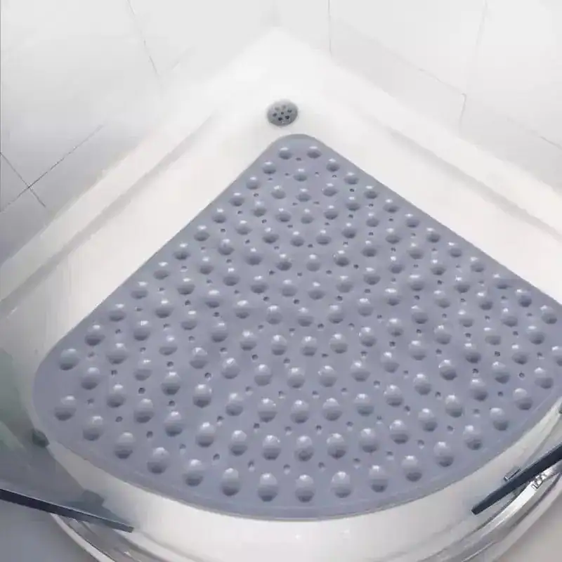Viertelkreis Duschmatte mit rutschfesten Punkten für Dusche und Bad.